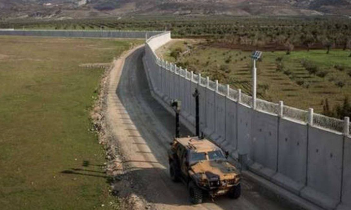Irán construirá un muro de separación en la frontera con Afganistán Ver más: itongadol.com/medio-oriente/… #Irán #Afganistán #MedioOriente