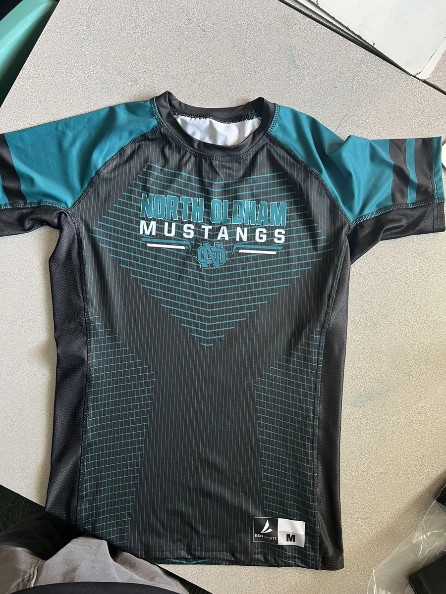 Shoutout to <a href="/RobbyWine/">Robby Wine</a> from <a href="/BSNSPORTS_KY/">BSN SPORTS Kentucky</a> for getting us some 🔥 tops for 7v7 season!