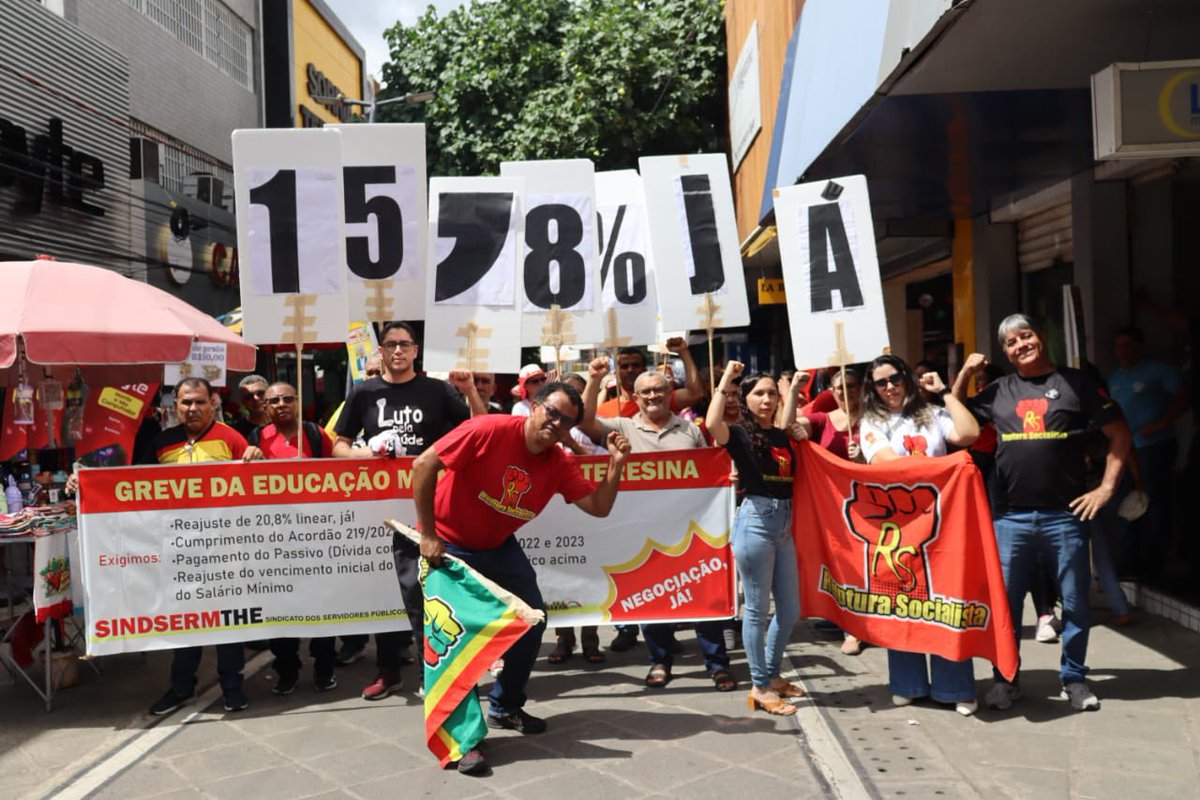 Sindserm's tweet photo. A Luta da Classe Trabalhadora é Internacional!✊🏾

58° dia de Greve da Educação Municipal, professoras(es) estiveram junto de lideranças de sindicatos, movimentos populares e de juventude, das lutas trabalhadoras, em um Ato Unificado do 1° de Maio Classista nesta terça-feira, 30. https://t.co/CbjtQb8dfN