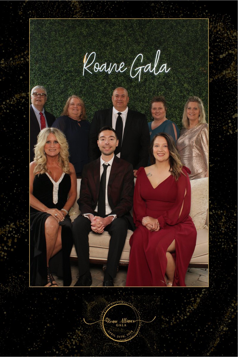 The #RoaneAlliance team had a wonderful time celebrating with all of you at the #RoaneGala2024! Thanks to our attendees, sponsors, and auction donors, as well as #TheBarnatMapleCreek and #MapleCreekBistro for hosting and catering! 📸: #TheKnoxvillePhotoBoothCompany