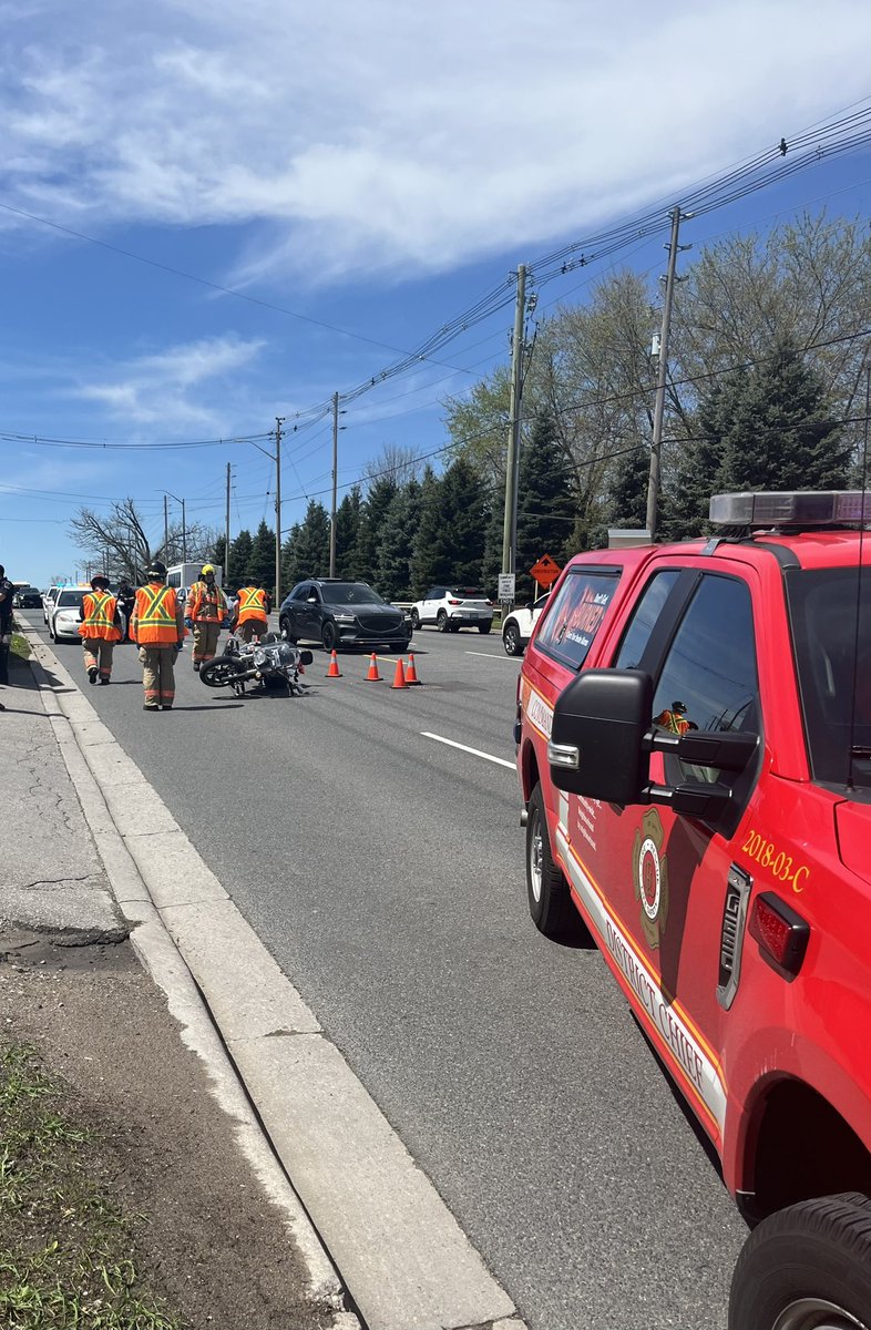 TRAFFIC: Emergency crews on scene of a MVC at Oxford St near Cherryhill. Unknown injuries. Traffic impacted on Oxford St in both directions. #ldnont