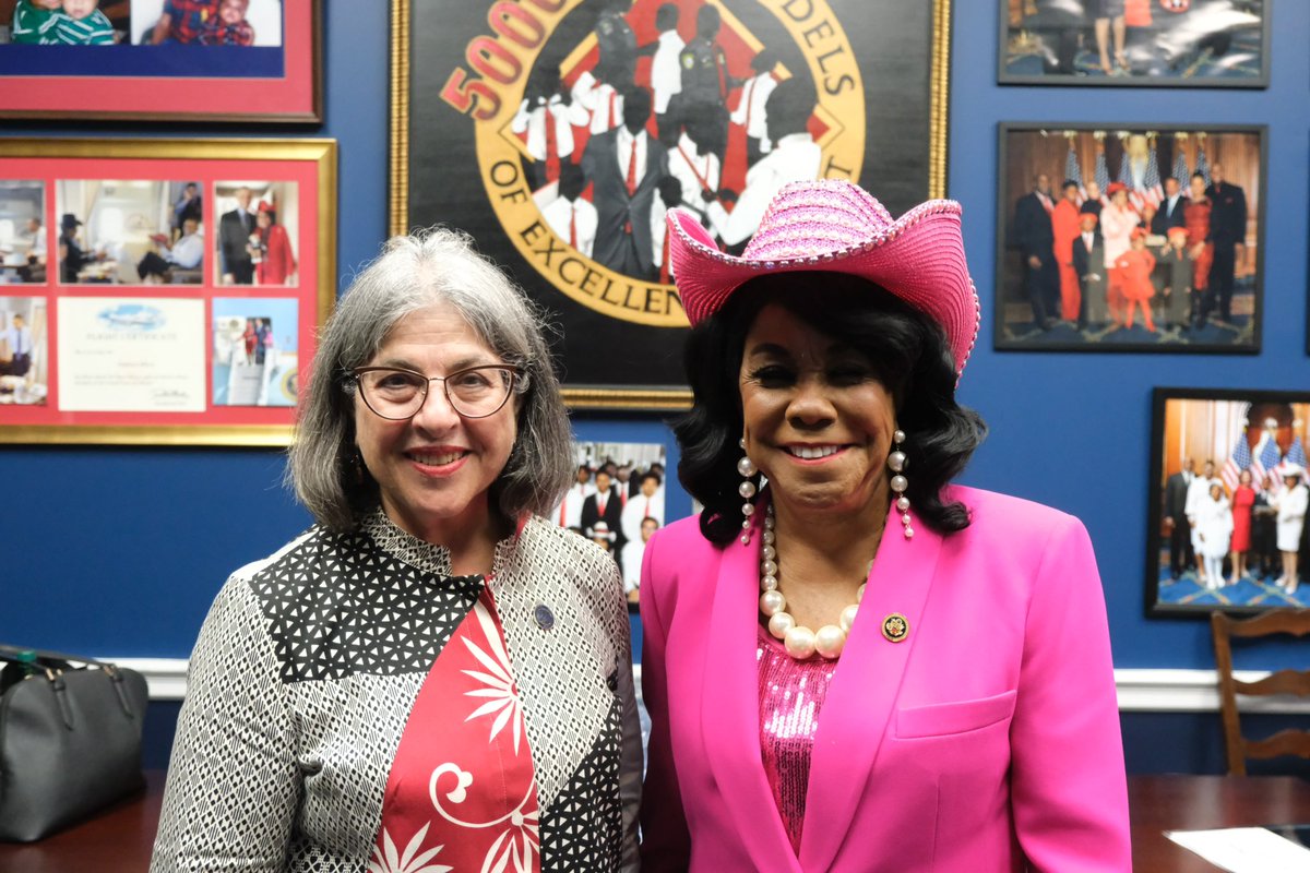 Proud to have met with our Mayor who cares, @MayorDaniella, in my office today to discuss how we can deliver for Miami-Dade County! I stand ready to support Mayor Levine Cava to ensure Miami-Dade County residents get the support they need.