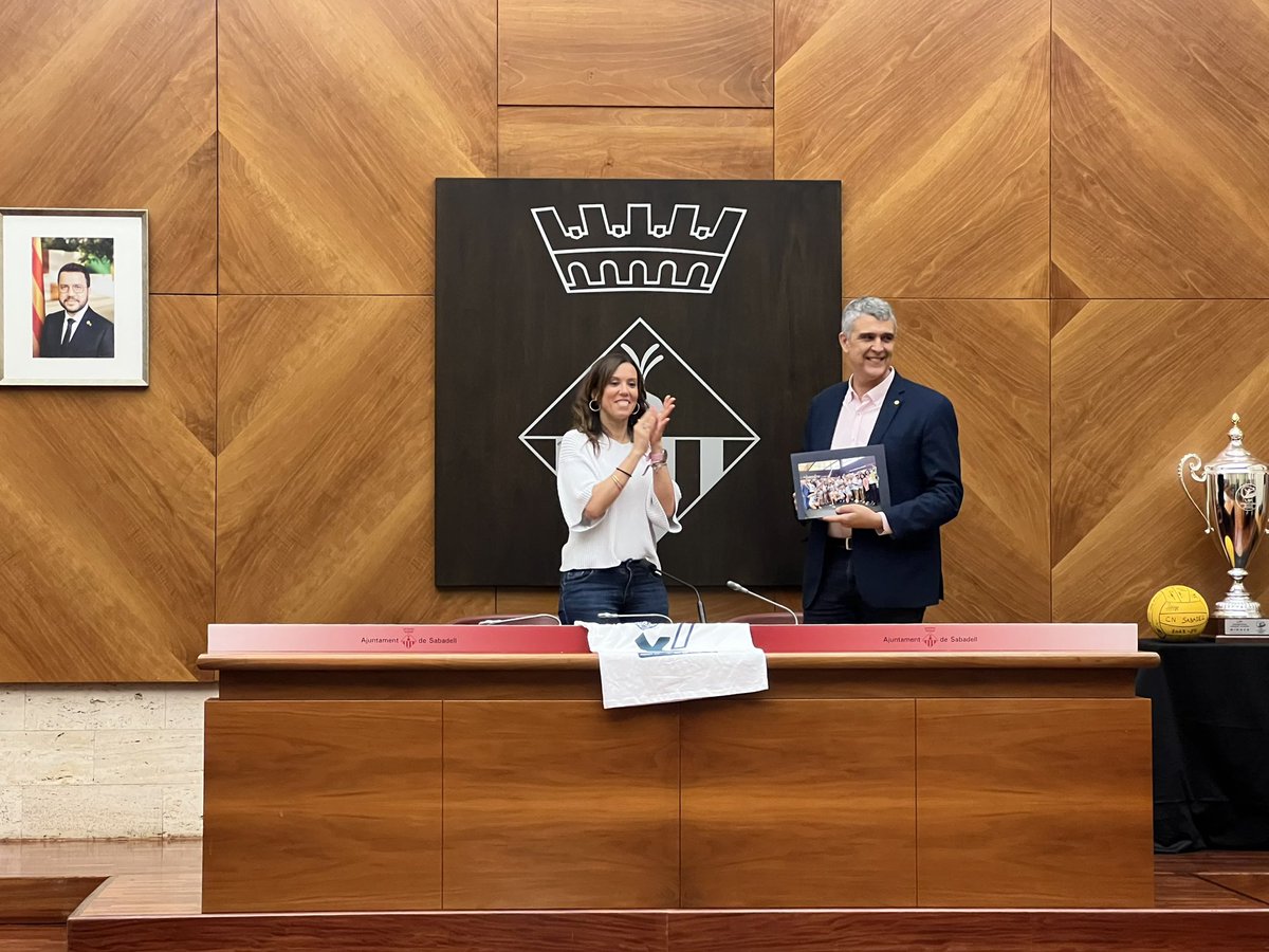 🤽‍♀️Sempre és un orgull rebre l’equip de Waterpolo Femení del CN #Sabadell, que fa pocs dies s’alçava amb una nova Champions. 💪Totes elles són ja referents per la ciutat pel seu talent, esforç i compromís amb l’esport femení. ⚪️🔵#somcnsabadell