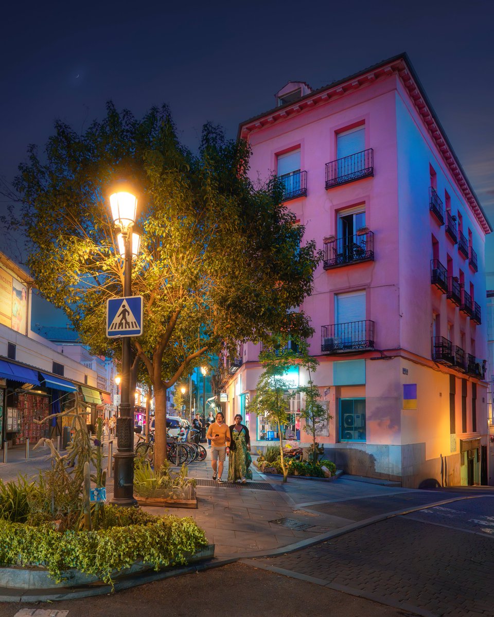 Explora Madrid más allá de lo conocido 📸. ¡Desliza para ver los lugares perfectos en los que hacer tu próxima foto! 🌆 #VisitaMadrid #Madrid #Secreto #Ciudad #Photography