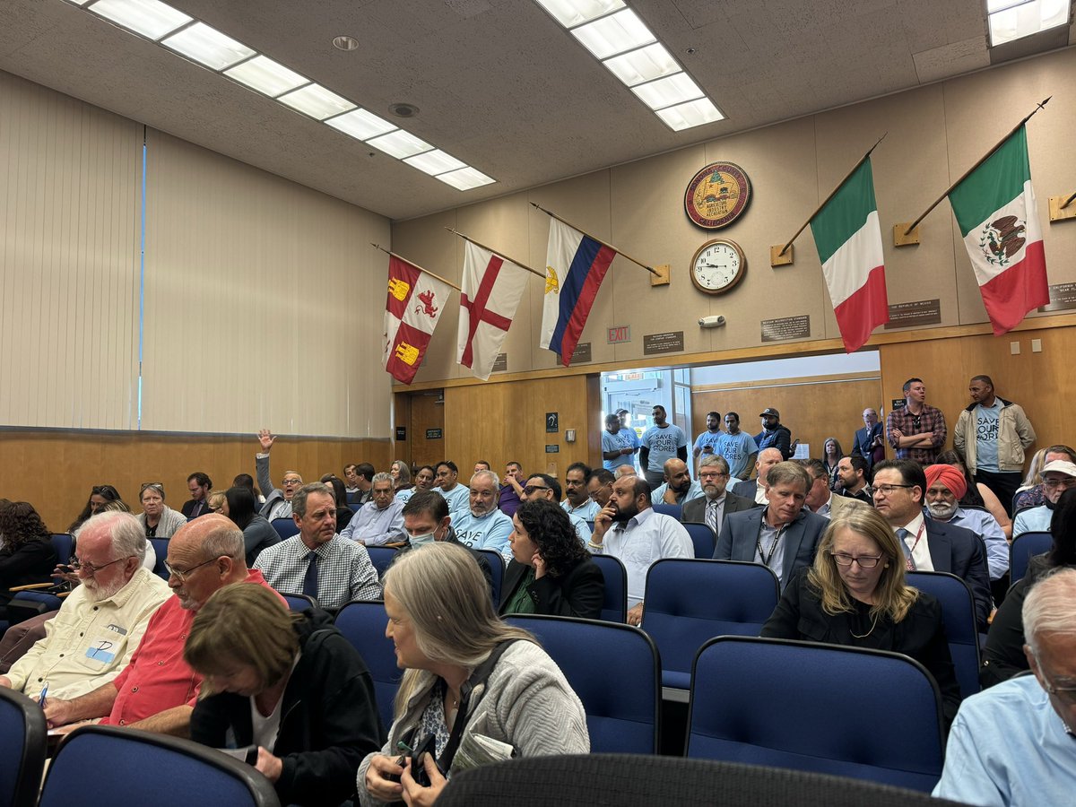 It’s a full house at the #SonomaCounty Board of Supervisors meeting this morning. Also pictured: Permit Sonoma Director Tennis Wick with an expertly timed photobomb