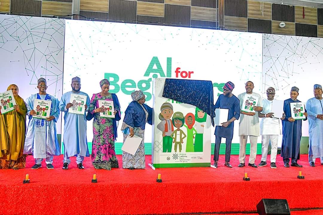 Today marked the launch of the first-ever AI for Beginners in Hausa Language programme, attended by His Excellency, @GovKaduna, Senator @ubasanius who was ably represented by the @DepGovKaduna Her Excellency @DrHadiza Sabuwa Balarabe. 1/5