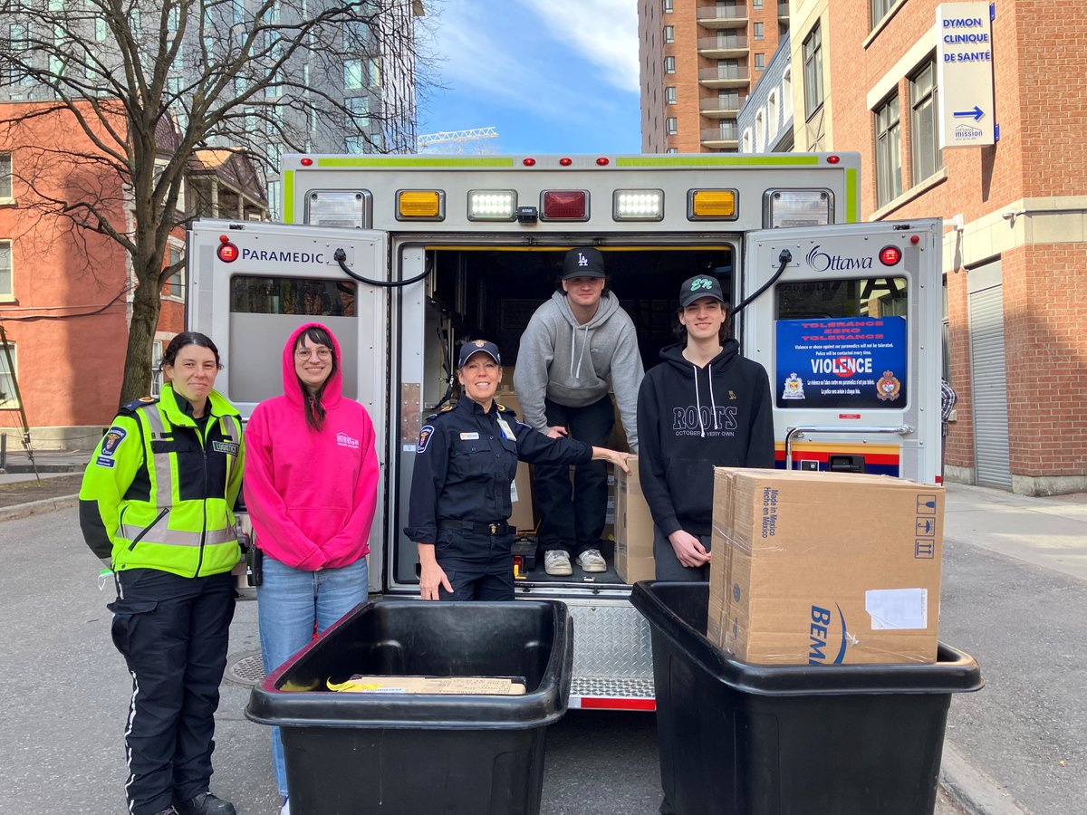 Many thanks to the @OttawaParamedic for dropping off 100 pairs of steel toe boots as part of their annual collection drive! 👢 These boots will help many clients on their way to finding gainful employment in the construction, trade, and warehouse fields. 🙌