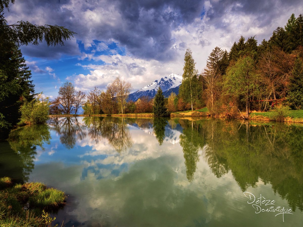 Les reflets, tout un poème, Savièse 💙💛💖💙🇨🇭
#valais #suisse #switzerland