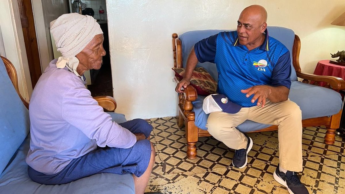 🧢The people of the Northern Cape are desperate for change!

🗳️Harold McGluwa, Provincial Leader, did door-to-doors in #Kimberley, encouraging residents to support the only party with the strength, experience & track record in good governance to take the NC forward.
#VoteDA