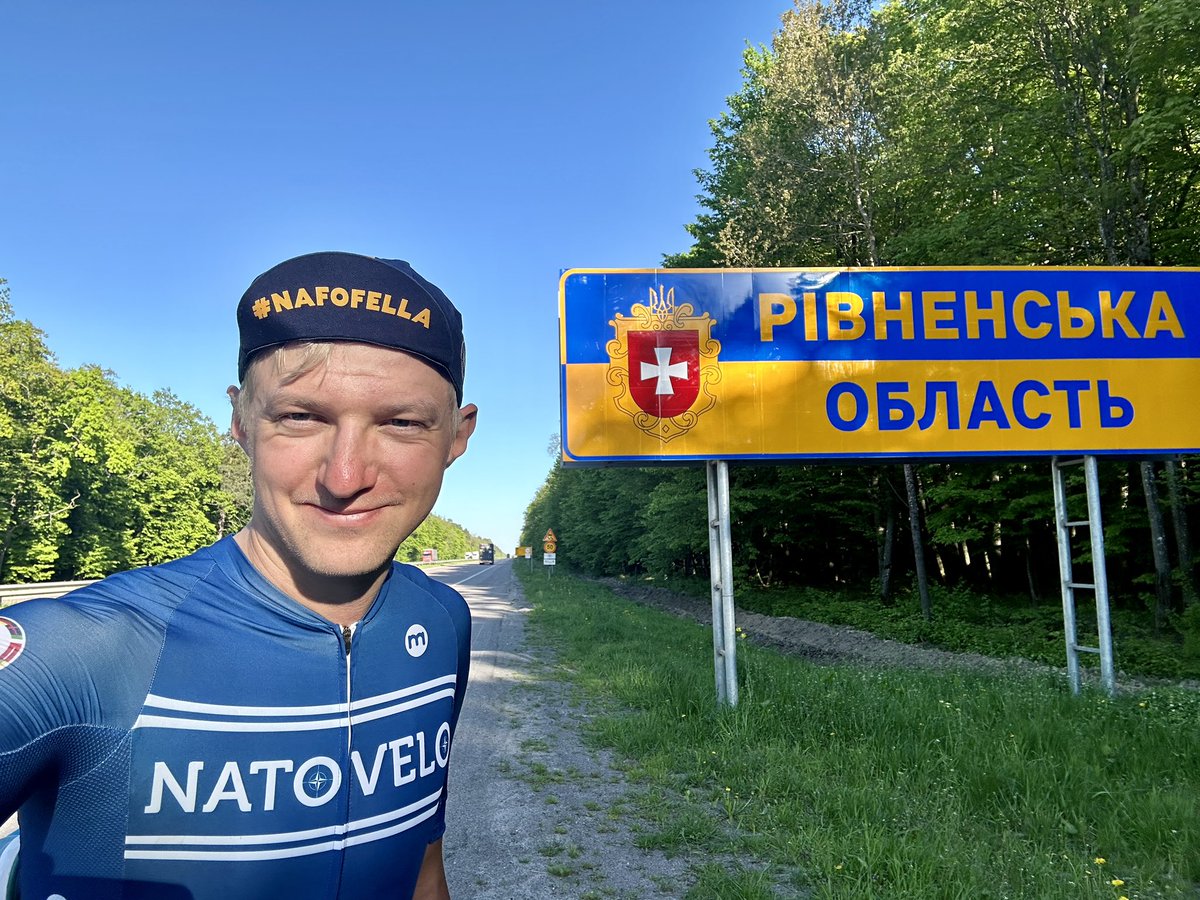kristovaga's tweet photo. This fella has arrived in Ukraine and striving towards Kyiv! Also who said that NATO shouldn’t be in Ukraine, look at my shirt.
Support 🇺🇦 army: https://t.co/eARhJLVpK1 https://t.co/kk3tSplTbF