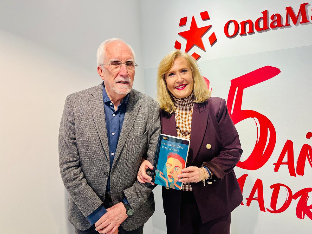 Luis Mateo Díez, premio Cervantes que ha venido al estudio y todo lo ha iluminado de alegría de vivir y de sabiduría. Merece la pena escucharlo.