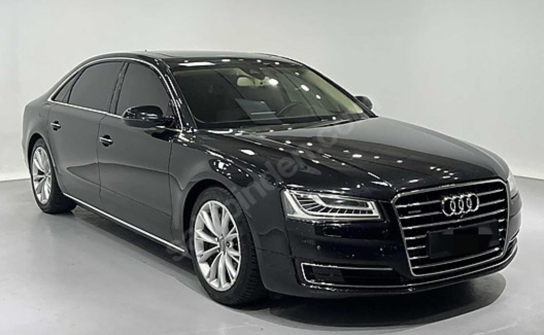 Bu Audi A8, 15 milyon lira. İçinde yok, yok! Lüksün zirvelerinden. Uçak gibi bir şey. 
Sen ay sonunu zor getirip alacağın şeyi ince ince hesaplarken senin verdiğin vergilerle Diyanet 'ihtiyaca binaen' bu arabayı kiraladı. 
Yazıklar olsun!