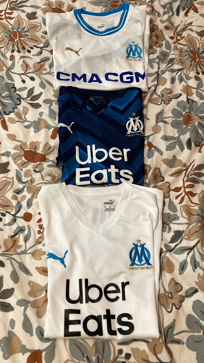 C’est à ça que ressemble une valise d’un supporter qui traverse toute la France pour aller voir OM - Atalanta #TeamOM #OMAtalanta