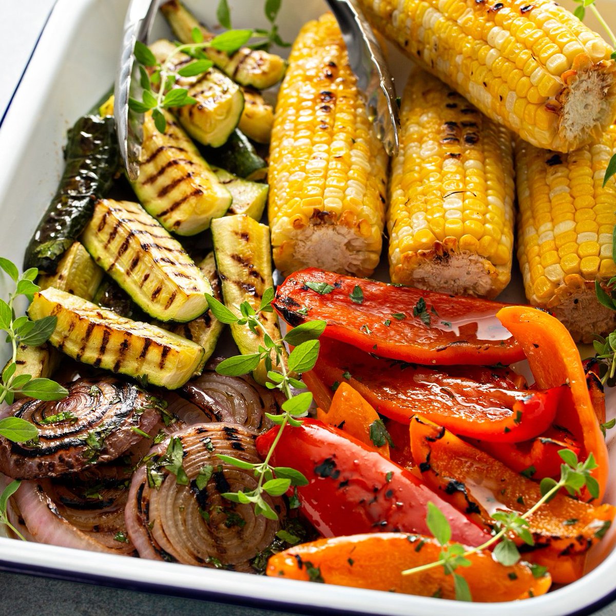 It looks like grilling season is here, and it's time to get those veggies on the grill! Grilled vegetables are a must-know technique. Check out our tips and tricks.☀️ kowalskis.com/recipes/side-d…