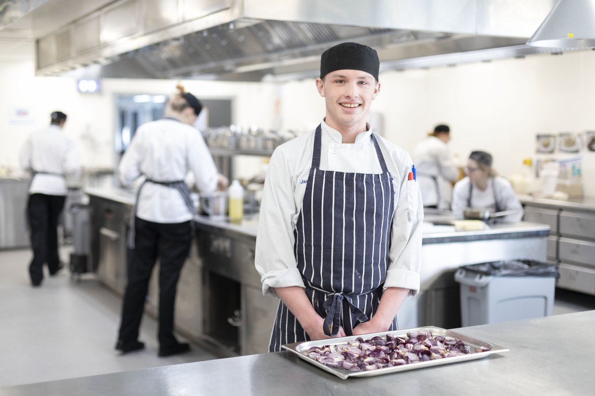 Looking to improve your #PlantBased cooking skills?🍃👨‍🍳
Enrol on our new #PlantBased #Cookery Course, making use of incredible facilities at the Quantock restaurant, located at our #Taunton Campus!🥑
Apply here! 👇
hubs.ly/Q02vklXL0
#BringingOutYourBest #BTC  #AdultLearning