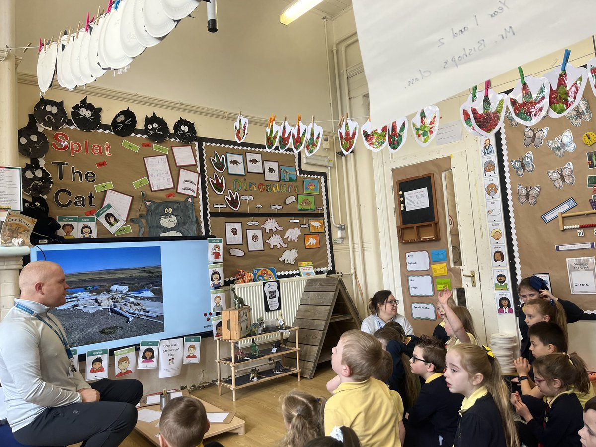 Our ethical informed citizens learning about the effects of fly tipping and litter in our community.🗑️🚮#respectourcommunity @MrElliott01