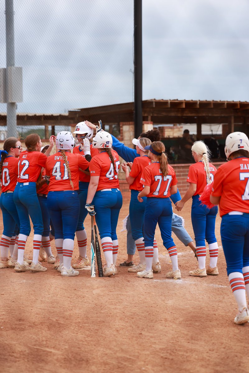 We’re State Champs! We went undefeated 5-0 in the TAIAO state tournament! Next up Nationals! 💙🧡 @alansned @HCYASoftball @SoftballTemple @254BallCoach