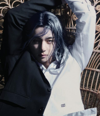 lockedkv's tweet photo. #taekook #taekookau  (a/b/o)

"Pureblood vampires do not exist anymore. You are the last known heir Jungkook. You have to make him agree."

Jungkook stares at the portrait in front of him, pale face pulled taut, "he is an omega. A living breathing wolf with blo*d running in him. https://t.co/v5EahtXfOs