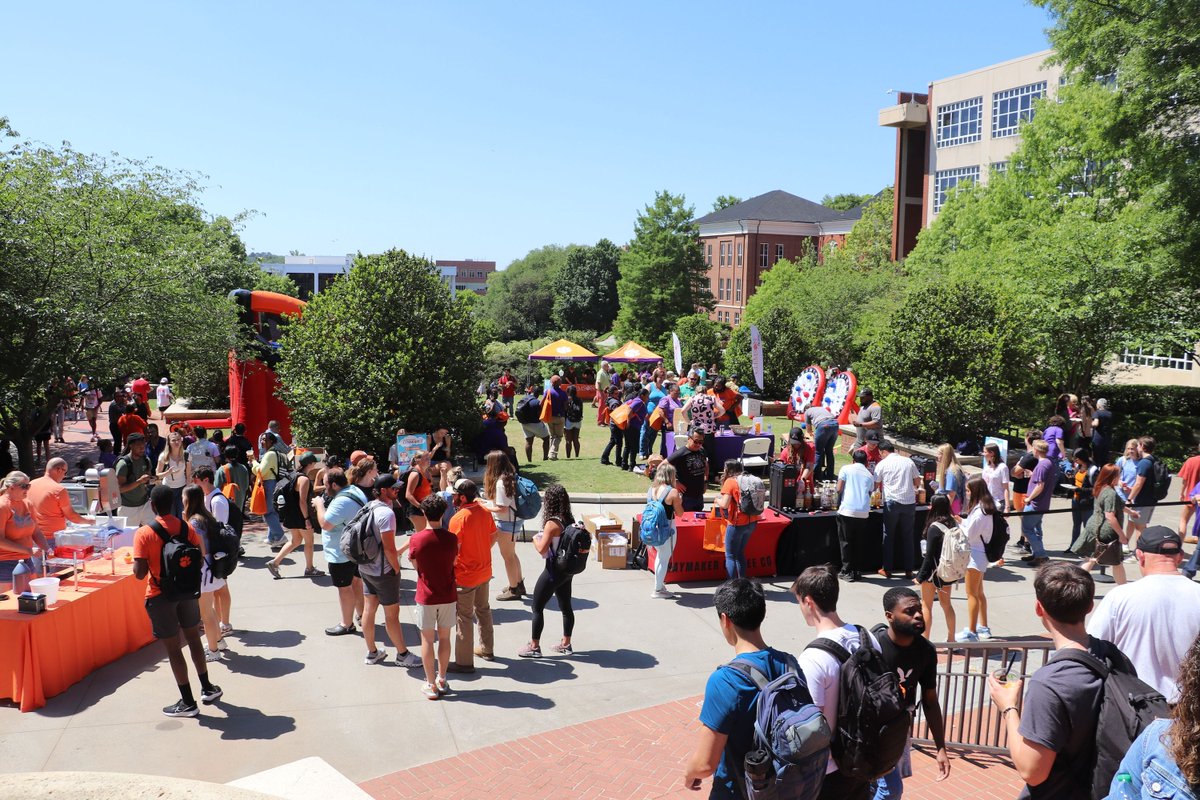 ClemsonHome's tweet photo. Hard to believe it's the end of the year but we had so much fun celebrating with you last week at the Clemson Home Cookout! 

#ClemsonHome #Clemson #ClemsonTigers https://t.co/LbH79uO6C6