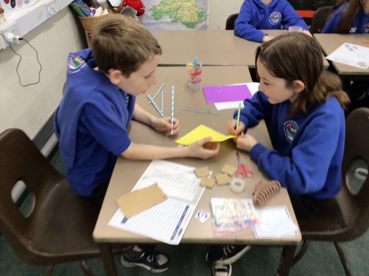 AbermulePrimary's tweet image. Wow! Amazing times taking part in STEM education sessions with Greg and Mel from @Techwuman today with the kind support of Michelle and the @RoyalAirForce What a wide range of skills and qualities demonstrated and developed today! #tyfugydangilydd