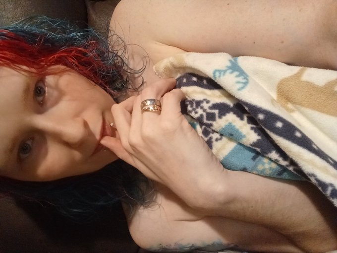 Want to see what's under my blanket? Come and find out 😘 https://t.co/94lU4u9AtB https://t.co/w9YcoQ