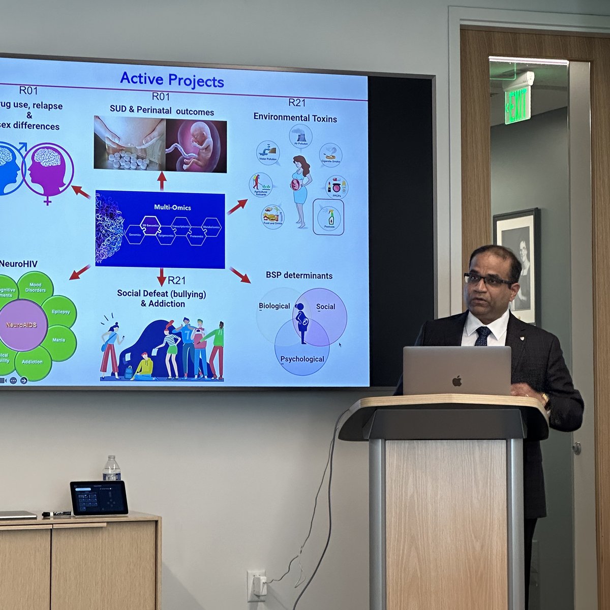 We extend our deepest gratitude to Dr. Gurudutt Pandyala, PhD, Endowed Professor of Anesthesiology, for his visit last Thursday! His enlightening lecture on analgesics & sedatives left us with valuable insights. Thank you, Dr. Pandyala, for generously sharing your expertise!