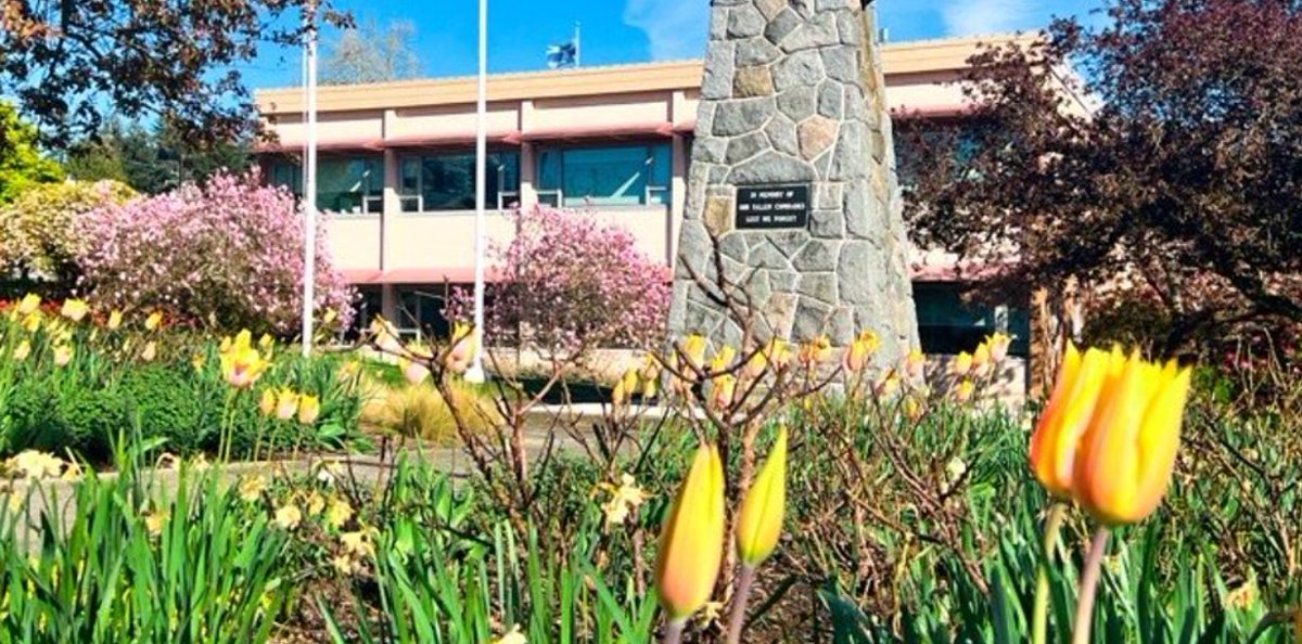 Townhall meeting slated after White Rock RCMP announces arrest in fatal stabbing. A day after homicide investigators arrested a 28-year-old suspect in a fatal stabbing along the community’s waterfront, RCMP will be answering questions about public safety in White Rock tonight.…