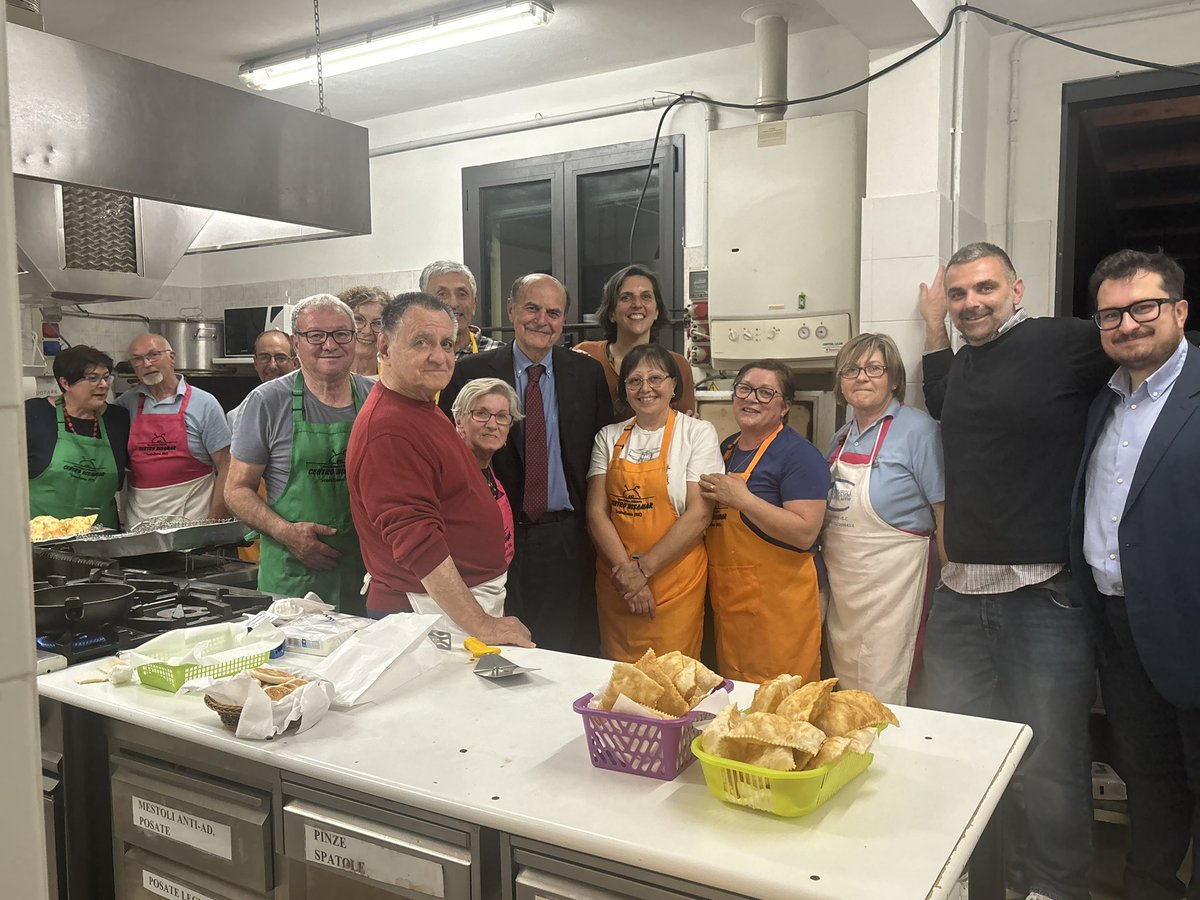 A cena a Scandiano per Matteo Nasciuti candidato sindaco. L’Italia è una repubblica democratica, virgola, fondata sul lavoro. Se noi disperdiamo il rapporto tra salute della democrazia e giustizia sociale noi inganniamo la costituzione come se la ingannassimo sull’antifascismo.