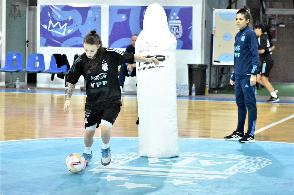 #FutsalFemenino Nueva semana de entrenamientos en el Coliseo de Ezeiza 🇦🇷

📝 shorturl.at/ghsM6

🔝 La preparación para el Sudamericano, ¡a pleno! 🔥