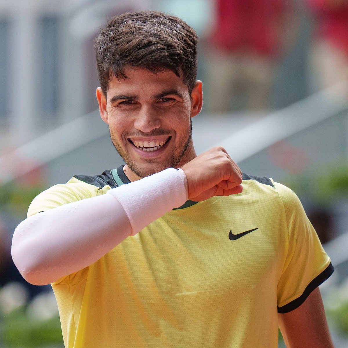 ALCARAZ COL BRIVIDO 🥵 Fatica molto più del previsto [2] Carlos Alcaraz 🇪🇸 nel rematch della finale del 2023 contro [23] Jan-Lennard Struff 🇩🇪 Carlitos si complica la vita, manca 3 MP consecutivi ma alla fine si impone 6-3 6-7(5) 7-6(4) in quasi 3h. Ai quarti c'è [7] Rublev 🇷🇺