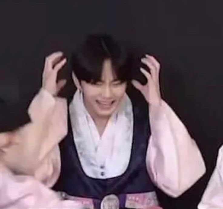 simplyjongseong's tweet photo. i know why i wasn’t using this account that much lately….. bc i can’t handle all the enhypen send off content 😭😭 https://t.co/G4GgNMGieR