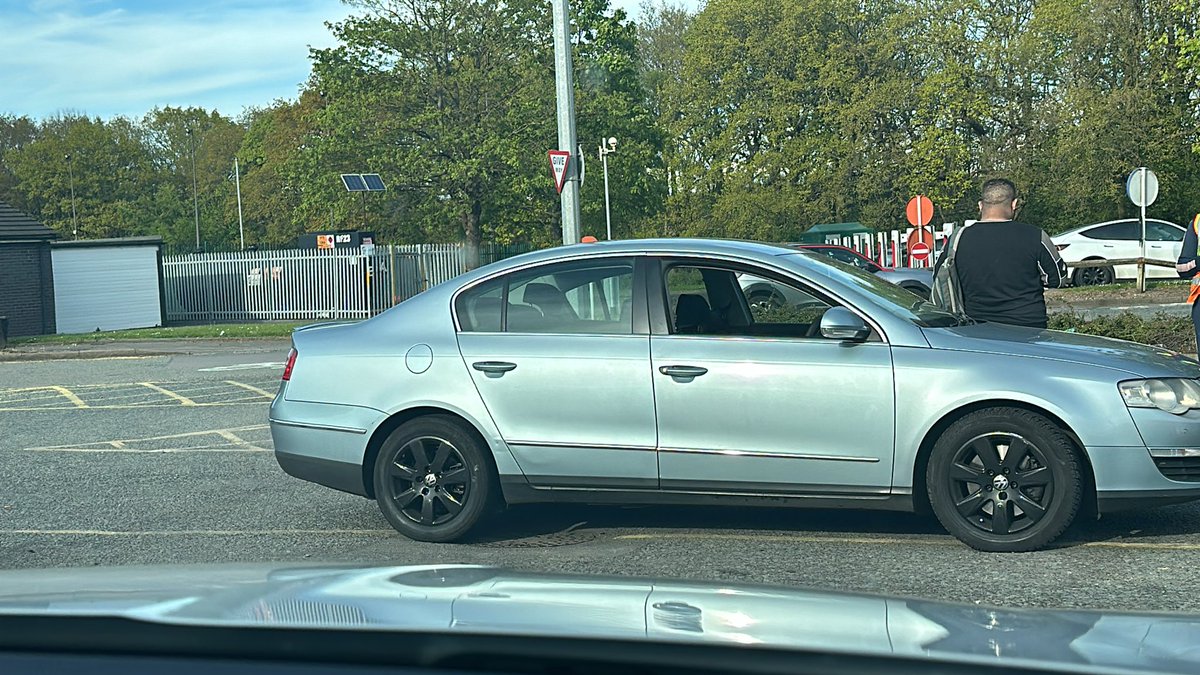 This veh was stopped on the M6 in Staffs. The driver produced a pic of a foreign photo card licence of someone with a different skin colour and about 20stone heavier than him. When threatened with arrest he remembered his other name (real one). He didn’t have any insurance 5453