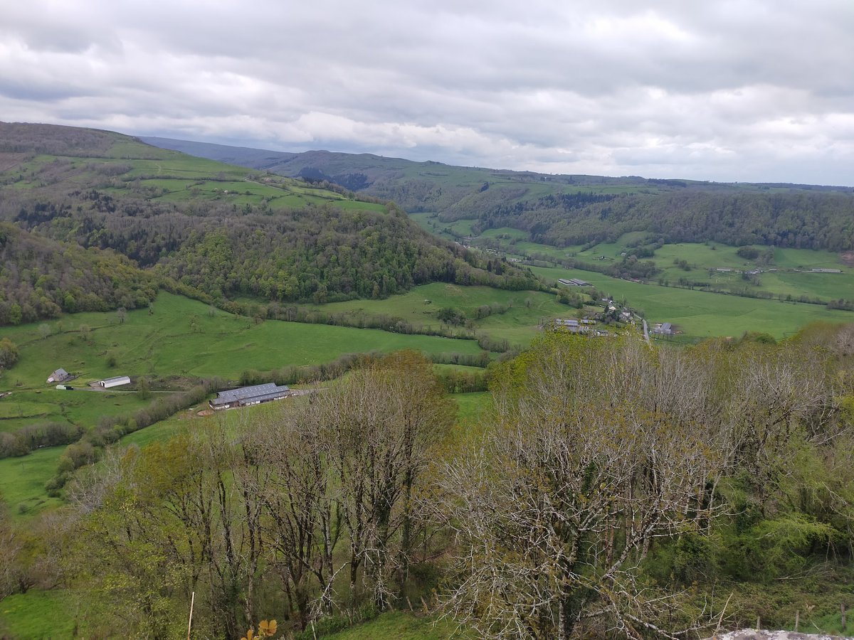 4/4 et ces vues magnifiques 😍 sur les monts du Cantal
