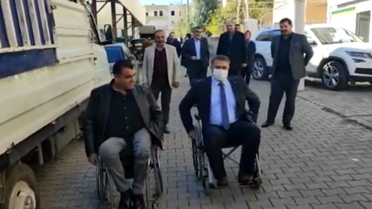 Tüysüz, tekerlekli sandalyeye bindi! İlk önergesi engellilerle ilgili oldu! urfapusula.com/haber/20031310… 
@AvAhmetTuysuz