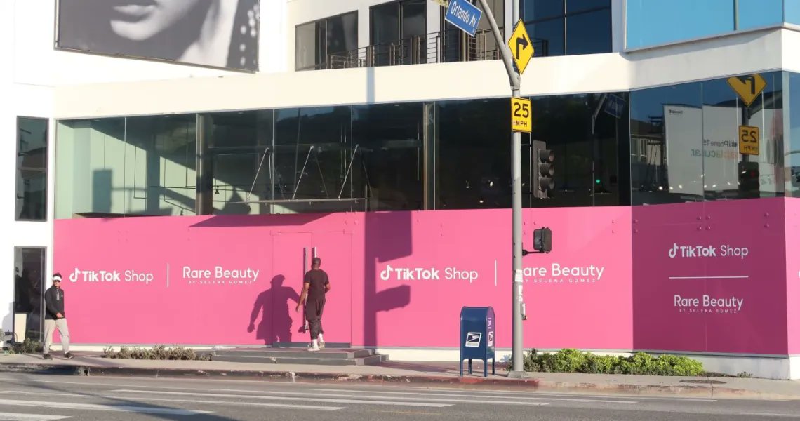 We teamed up with @RareBeauty to co-host our first-ever IRL pop-up in Los Angeles, following their “Super Brand Day” on TikTok Shop. Read more about how Rare Beauty is leveraging TikTok to drive awareness and purchase via @Glossyco: glossy.co/beauty/glossy-…