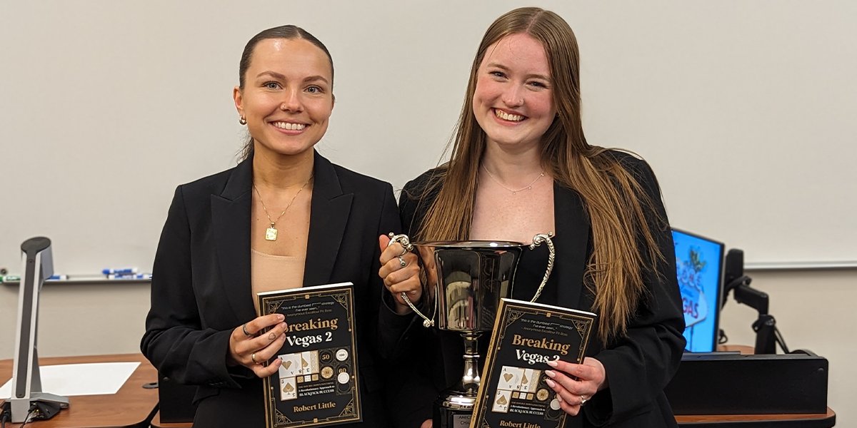 Third-year Hofstra Law students Dorothy Caccioppoli and Julia Feron won the 2024 Amicus Cup Trial Competition in Las Vegas, Nevada. 🏆⚖️Read the full story on the Hofstra LawNews website: lawnews.hofstra.edu/2024/04/29/hof… #lawschool #lawtwitter