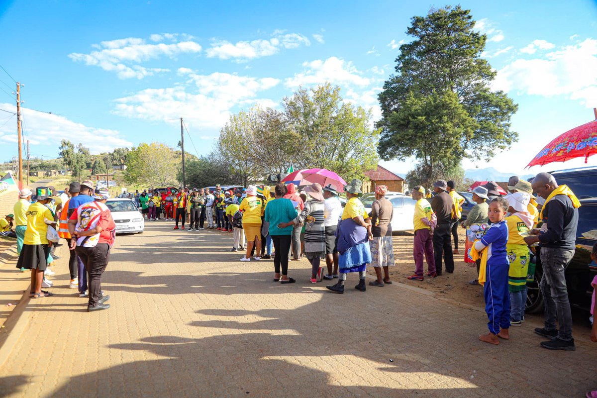 Wrapping  up the day with a door to door and a public meeting in Ward 18 in Maluti-a-Phofung Subregion, Phuthaditjhaba Region, Qwaqwa, in the Free State Province.

#VoteANC
#VoteANC2024 
#LetsDoMoreTogether