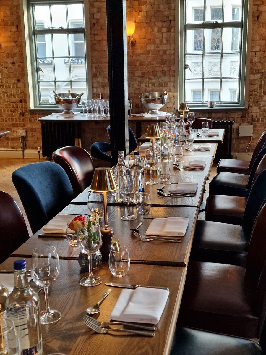 Time for Feasting!! 🍲🍷🍸🍹
Come and join us at The Footman for any occasion.

#Mayfair #London #foodie  #toplondonpub #gastropub #pubdinner #pub #pubsoflondon #londonpub #pubdinner #pubdining #pubrestaurant  #londonpubs #london #publover