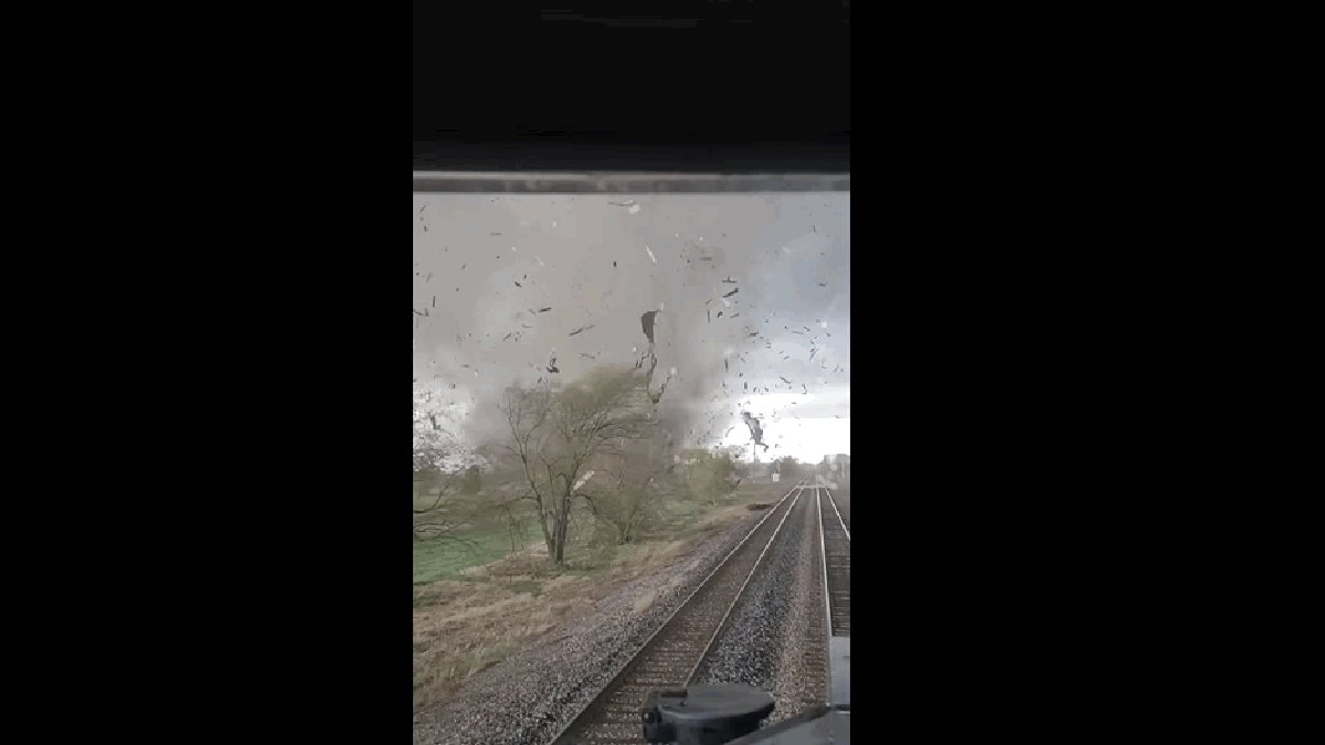 Watch Onboard As A Twister Plows Through A Freight Train jalopnik.com/watch-onboard-… #twister #films