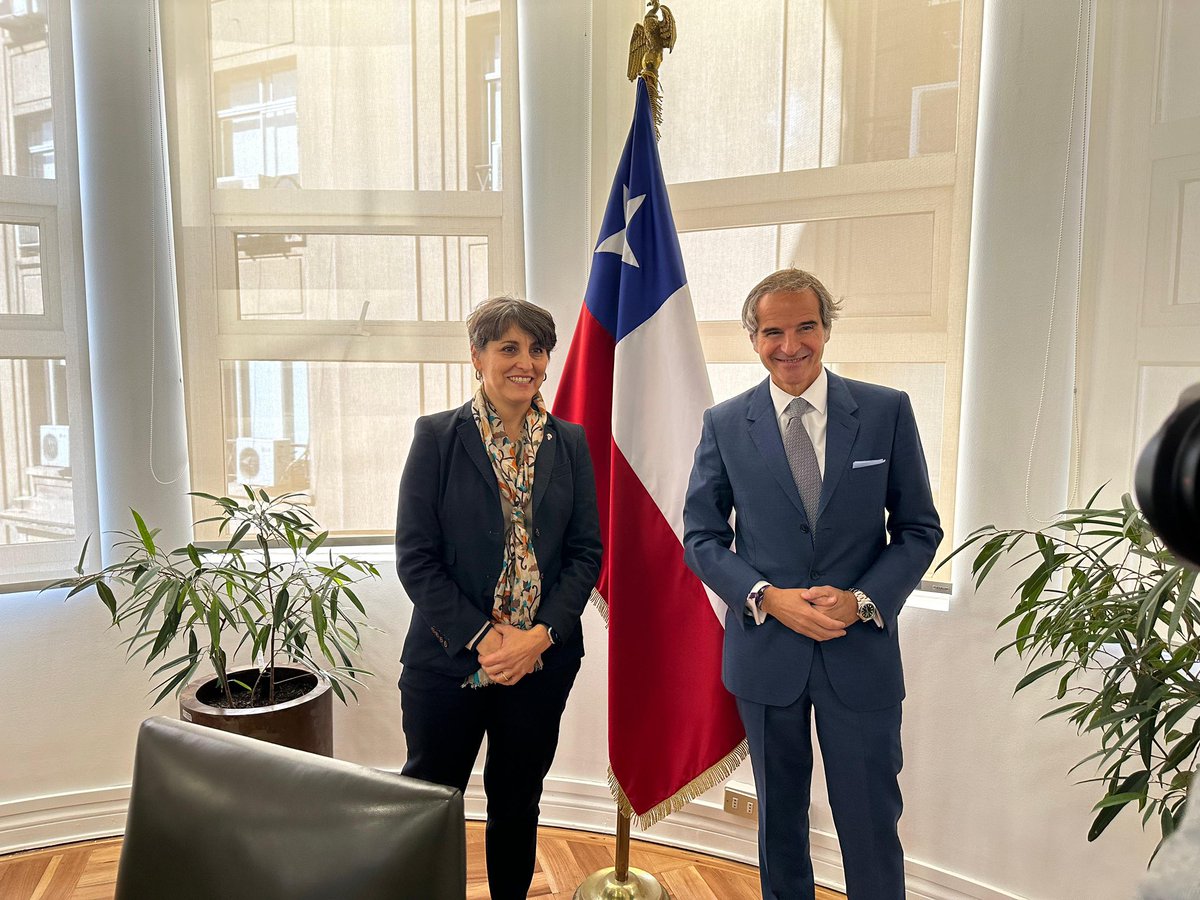 Pleased to start my first visit to Chile as @IAEAorg DG by meeting with @ministeriosalud Ximena Aguilera Sanhueza. Reviewed #RaysOfHope support for Bandera Family Health Center and explored boosting 🇨🇱 cancer care with training & nuclear medicine. Eager to expand our partnership.