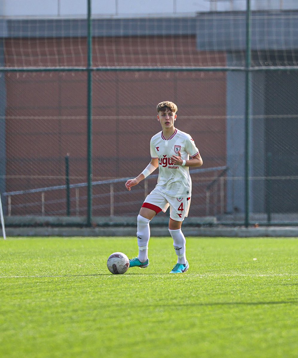 Yılport Samsunspor Futbol Akademimizin Stoper mevkisinde forma giyen oyuncumuz Kuzey Ersoy, U14 Milli Takımımızın 8-10 Mayıs tarihlerinde Madrid kentinde İspanya ile oynayacağı hazırlık müsabakaları aday kadrosuna davet edildi.

#SamsunsporFutbolAkademisi 
#DevamıGelecek