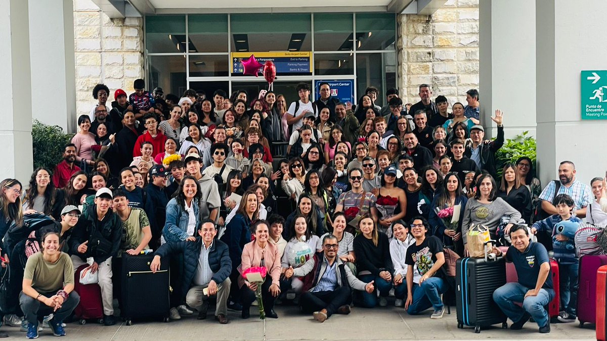 Desagneauxdiplo's tweet photo. Bienvenidos de regreso a todos los 👩🏻🎓🧑🏻🎓 del #LaCondamine que participaron del viaje de estudios en Europa!
Esta experiencia de inmersión lingüística y cultural 📖 ha sin duda enriquecido su vida
Merci à la députée Eléonore Caroit pour son accueil à l'Assemblée Nationale ! https://t.co/mjrfctxEih