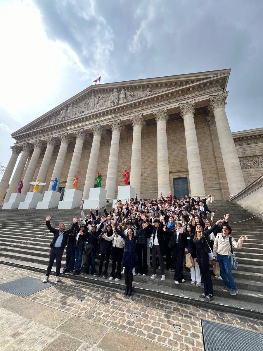 Desagneauxdiplo's tweet photo. Bienvenidos de regreso a todos los 👩🏻🎓🧑🏻🎓 del #LaCondamine que participaron del viaje de estudios en Europa!
Esta experiencia de inmersión lingüística y cultural 📖 ha sin duda enriquecido su vida
Merci à la députée Eléonore Caroit pour son accueil à l'Assemblée Nationale ! https://t.co/mjrfctxEih
