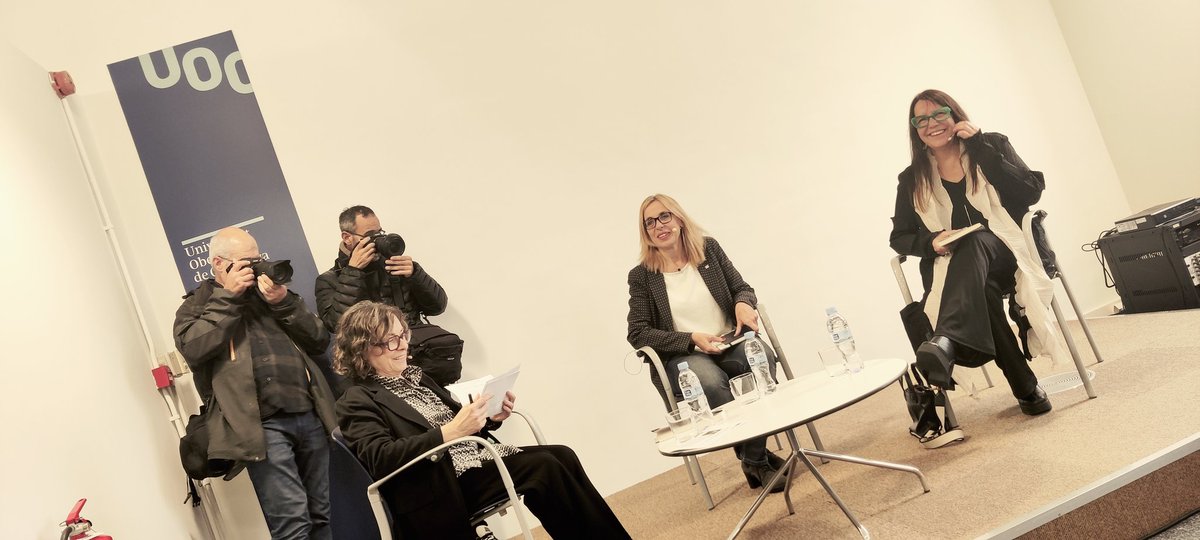 A la presentació del llibre Dones de ciència a la seu de la @UOCuniversitat de Salt. Molt necessari que hi hagi referents per les noves generacions.