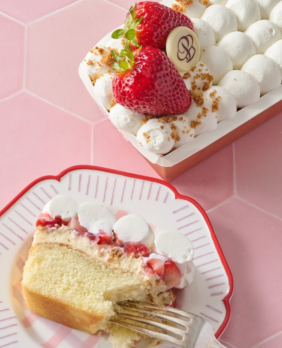 This seasonal favorite is BACK! 🍓 Strawberry Shortcake Loaf is now available at all bakeries.