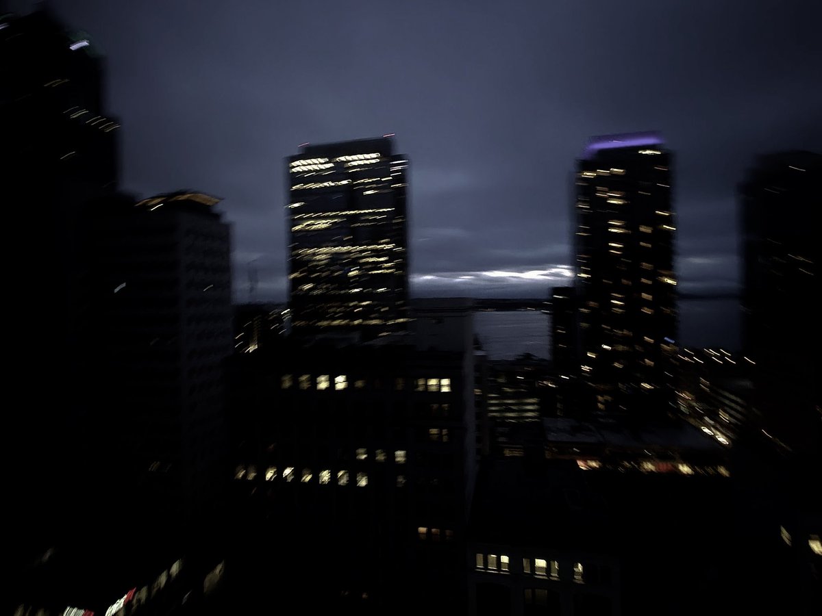 Mffescal's tweet image. I can't express how much I've been missing my hometown lately. I never realized how much I long for Seattle until I ended up here. I'm reminded of all those little things I took for granted back home. Nothing beats that feeling of being back in the city. Home sweet home, Seattle.