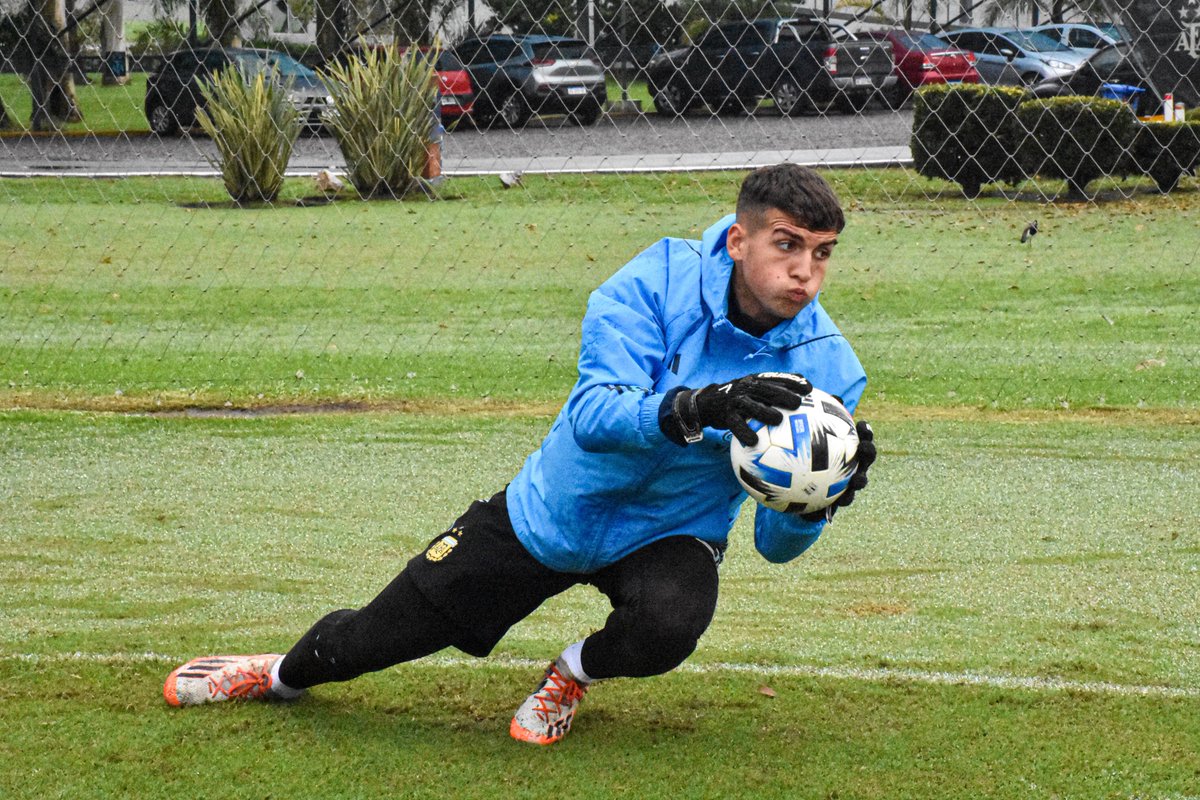 #Sub17 ¡Seguimos trabajando! 🫡 La preselección de Diego Placente se entrenó esta mañana en Ezeiza. 📝 acortar.link/YyK8ZS