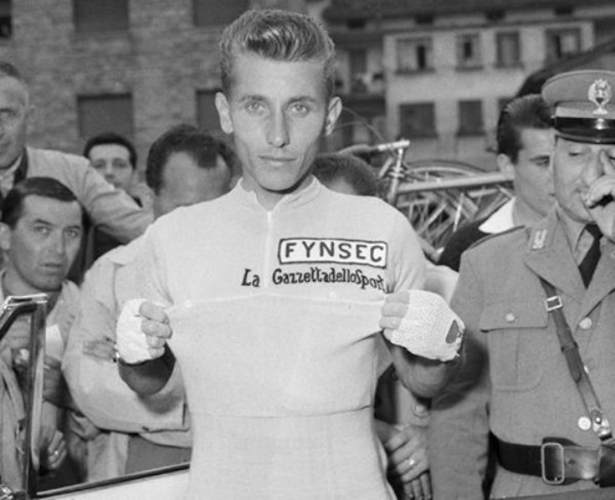 The French Connection and the 1960 Giro d'Italia capovelo.com/the-french-con… #Giro1960 #GiroDItalia #cyclingarchives #cyclinghistory #pelotonarchives #pelotonhistory #cycling #procycling #JacquesAnquetil