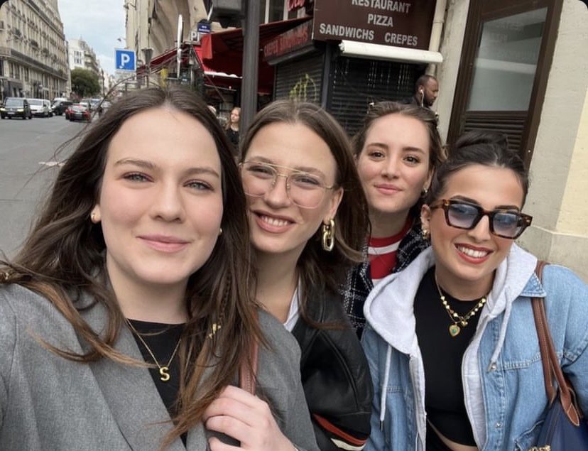 Serenay Sarikaya con fans en París Beba hermosa 🥰 #SerenaySarikaya #bebek