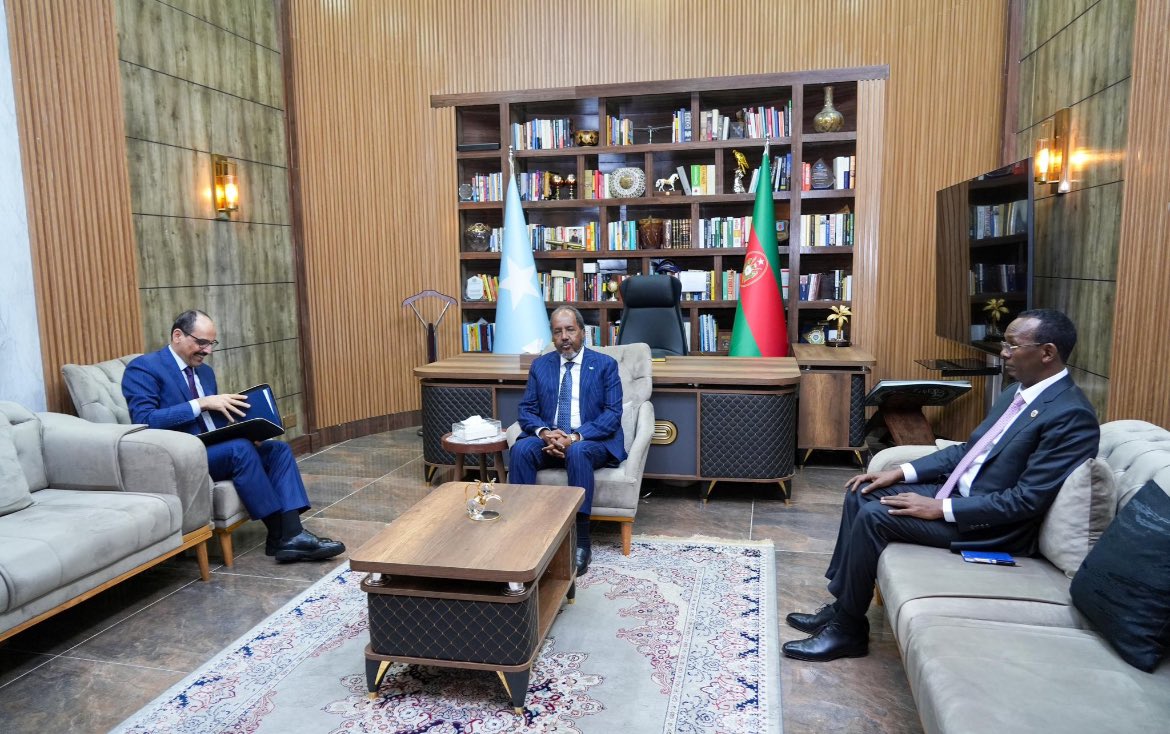 Great to see the Head of Türkiye’s Intelligence, Ibrahim Kalin in #Mogadishu today meeting with President @HassanSMohamud & newly appointed NISA Chief, Sanbalooshe. It’s a clear indication that the Defence Agreement btw #Somalia & #Türkiye is strong & will continue to further